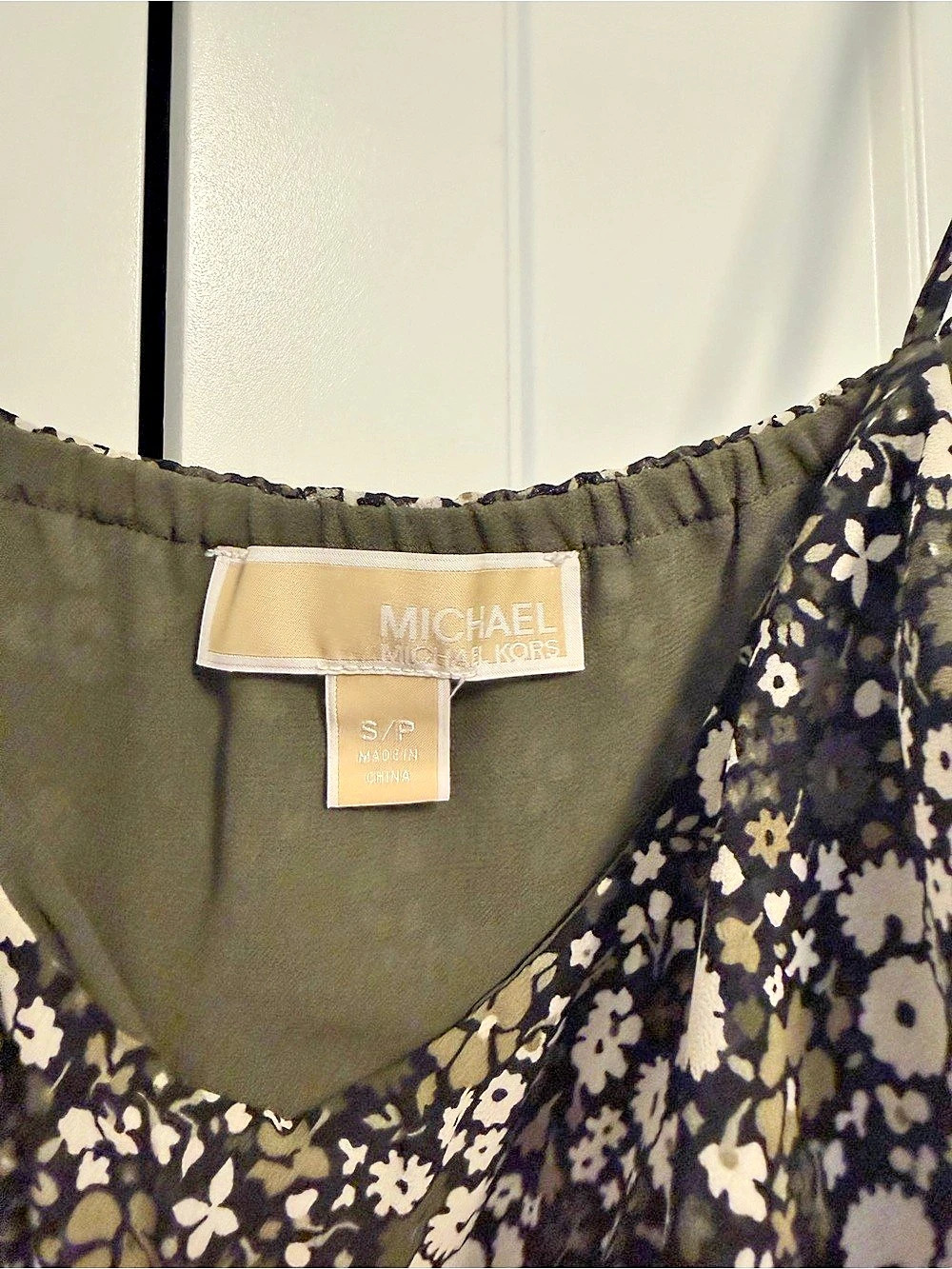 Michael Kors Floral Jumpsuit in Black & White Size Small Like New - Picture 3 of 3